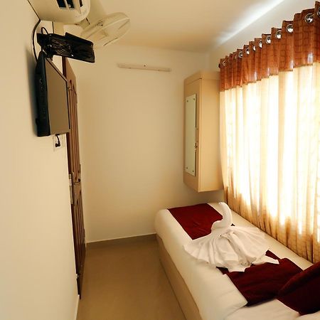 Hotel Swarna Residency Kochi Zewnętrze zdjęcie