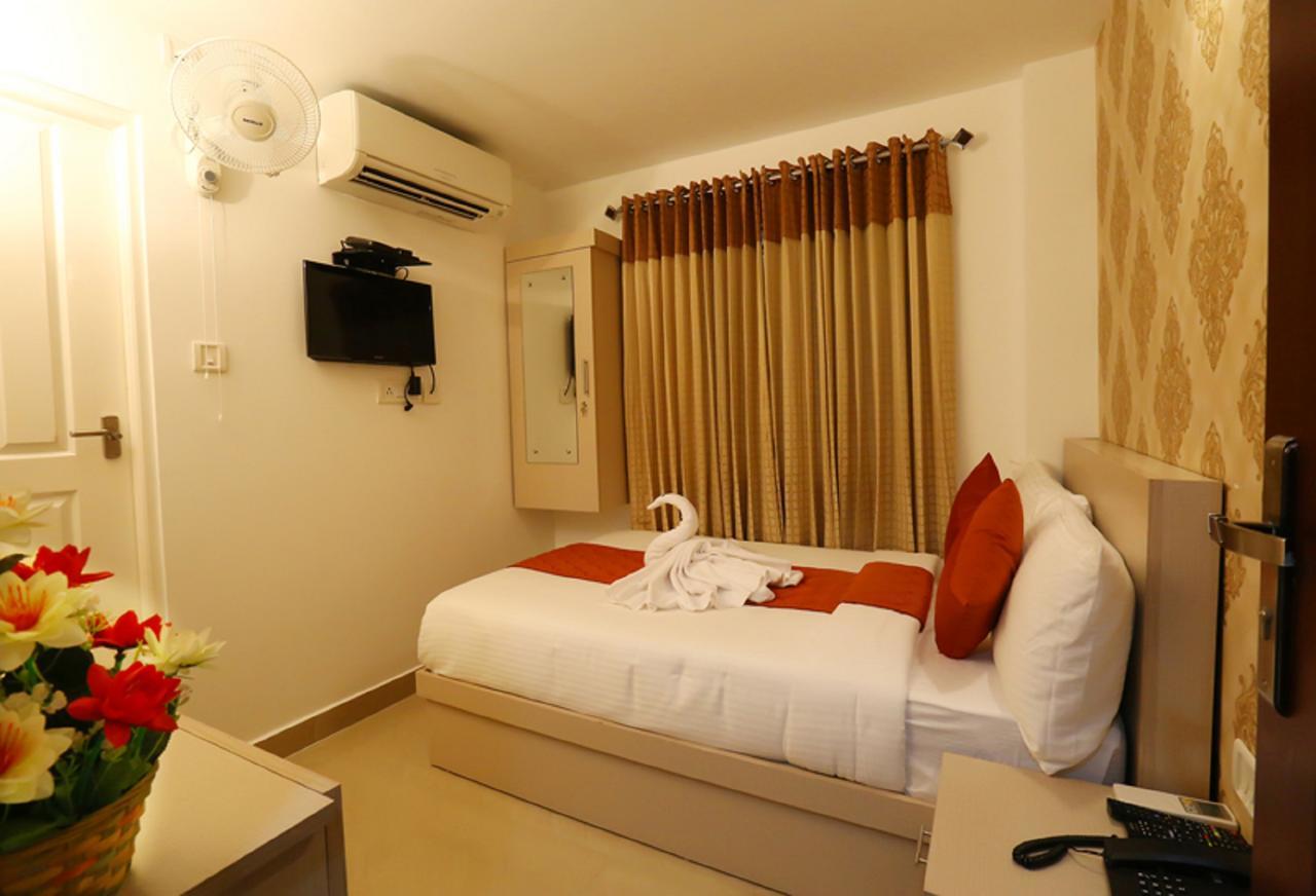 Hotel Swarna Residency Kochi Zewnętrze zdjęcie