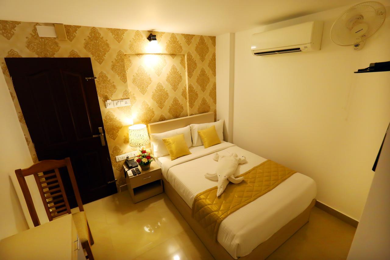 Hotel Swarna Residency Kochi Zewnętrze zdjęcie