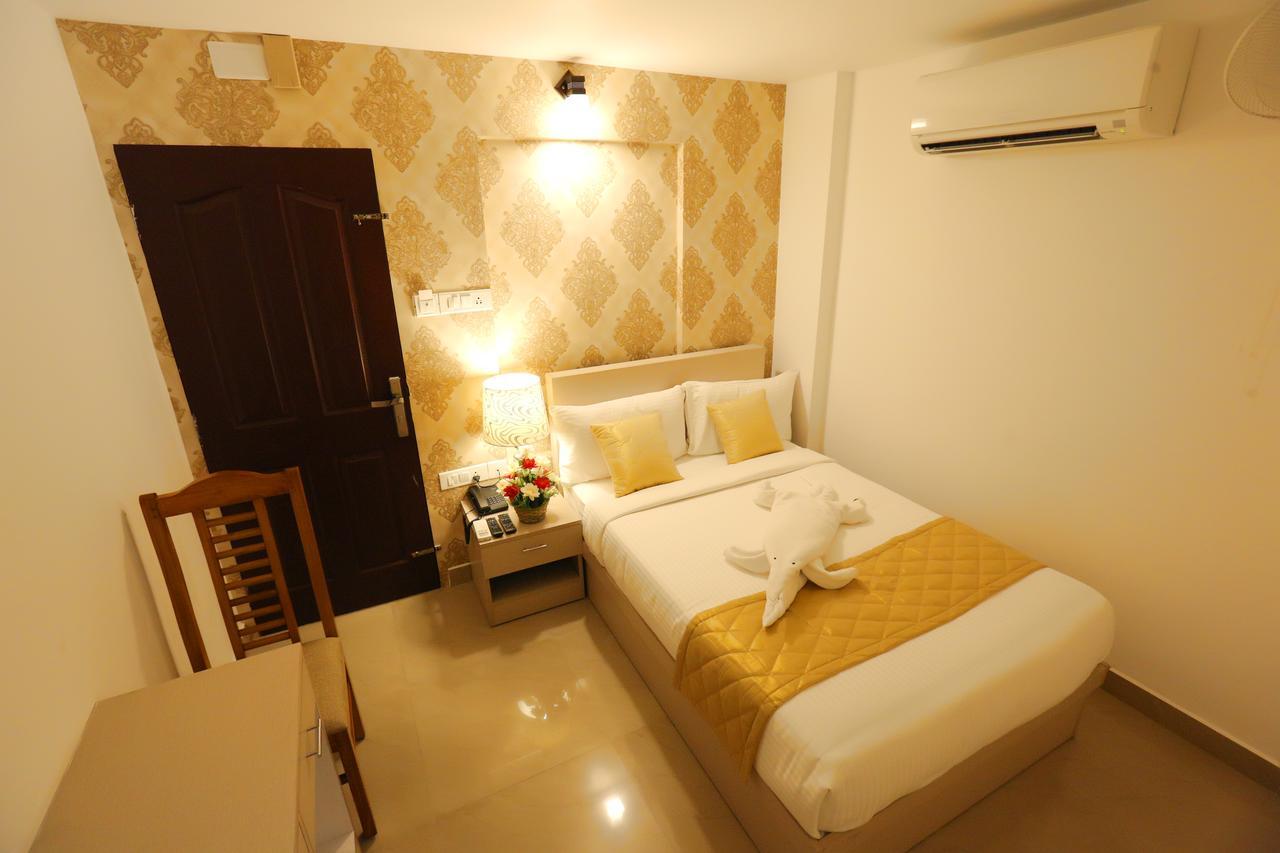 Hotel Swarna Residency Kochi Zewnętrze zdjęcie