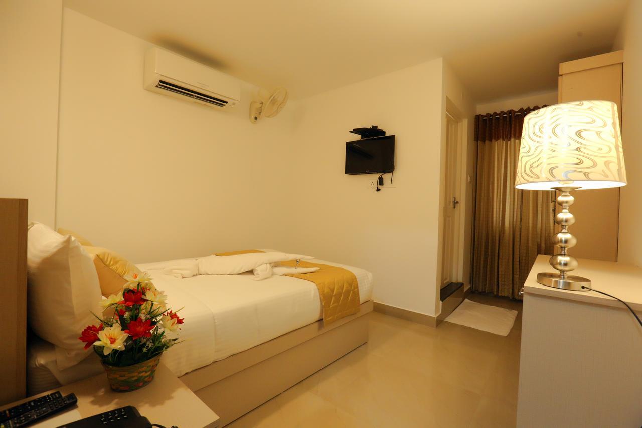 Hotel Swarna Residency Kochi Zewnętrze zdjęcie